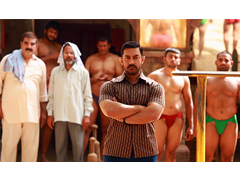 《摔跤吧，爸爸》意外走紅引人深思